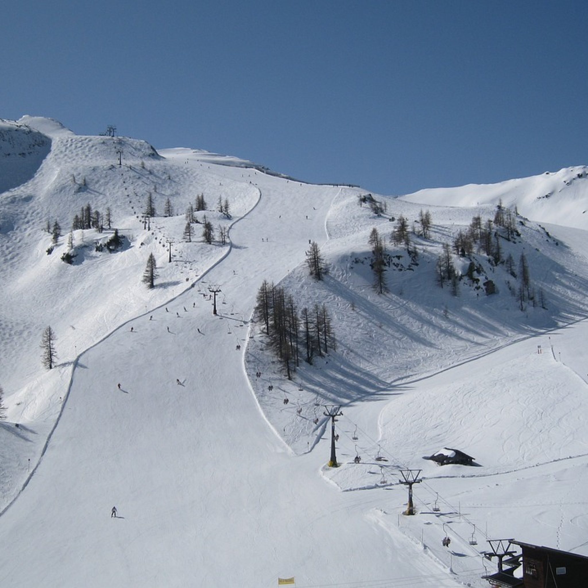 ski slope 466225 1280 1.jpg