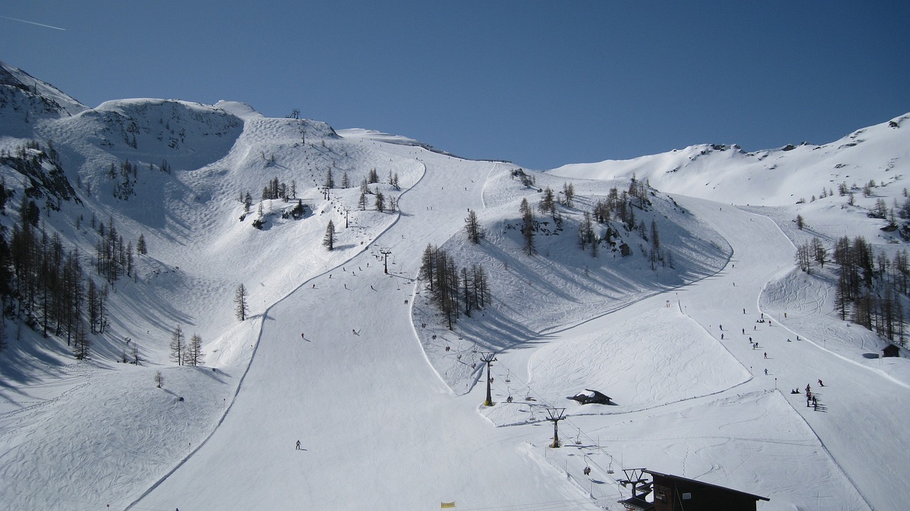 ski slope 466225 1280 (1)